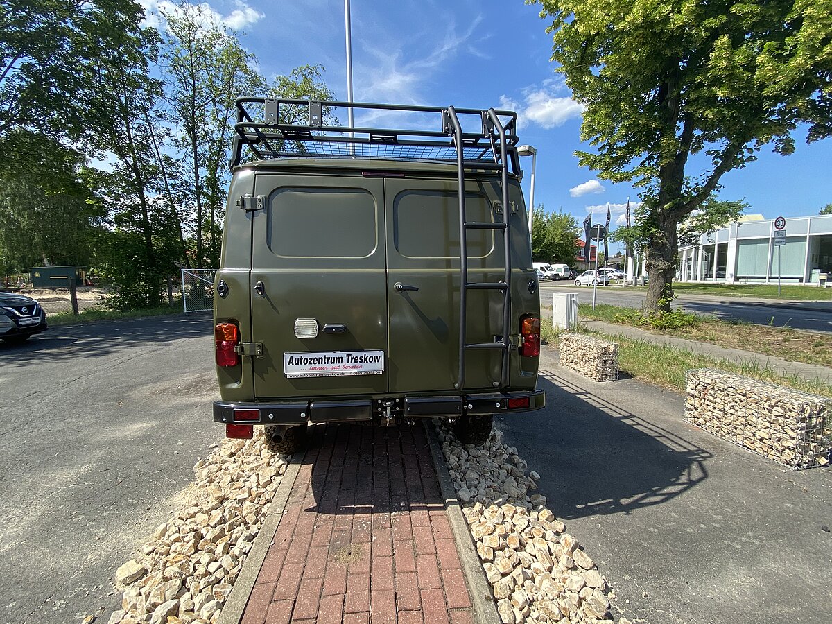 UAZ Geländebus 4x4 TROPHY