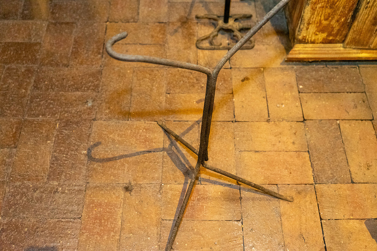 historische Fahrradständer für Herren- und Damenräder