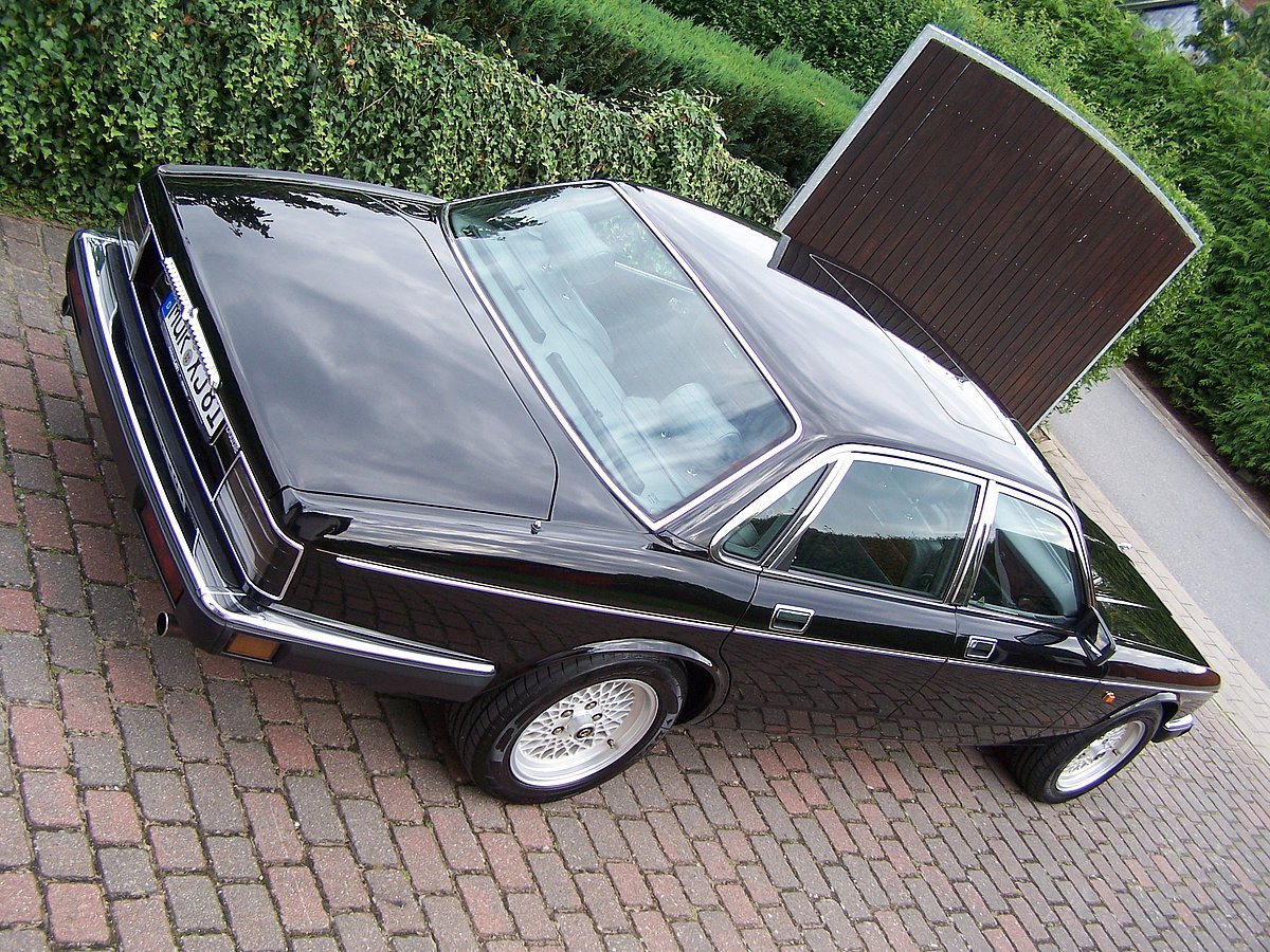 englisches Auto, Fast-Oldtimer, Jaguar XJ 81 Daimler Double Six