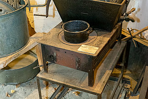 Kochhexe um 1935 mit Waschmaschine