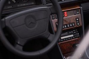 Mercedes-Benz W124 E320 Cabrio