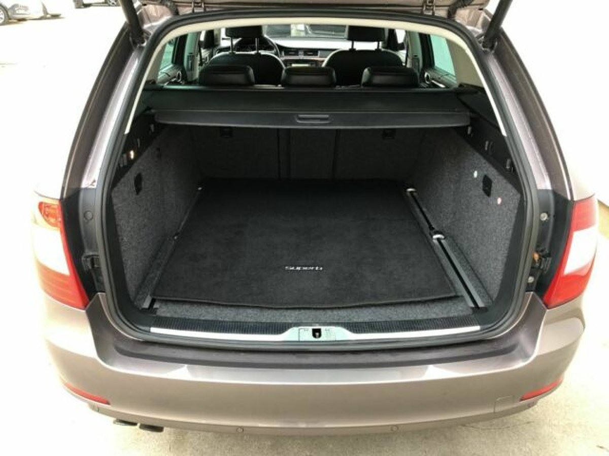 Skoda Superb Combi 2.0 TDI DSG Elegance