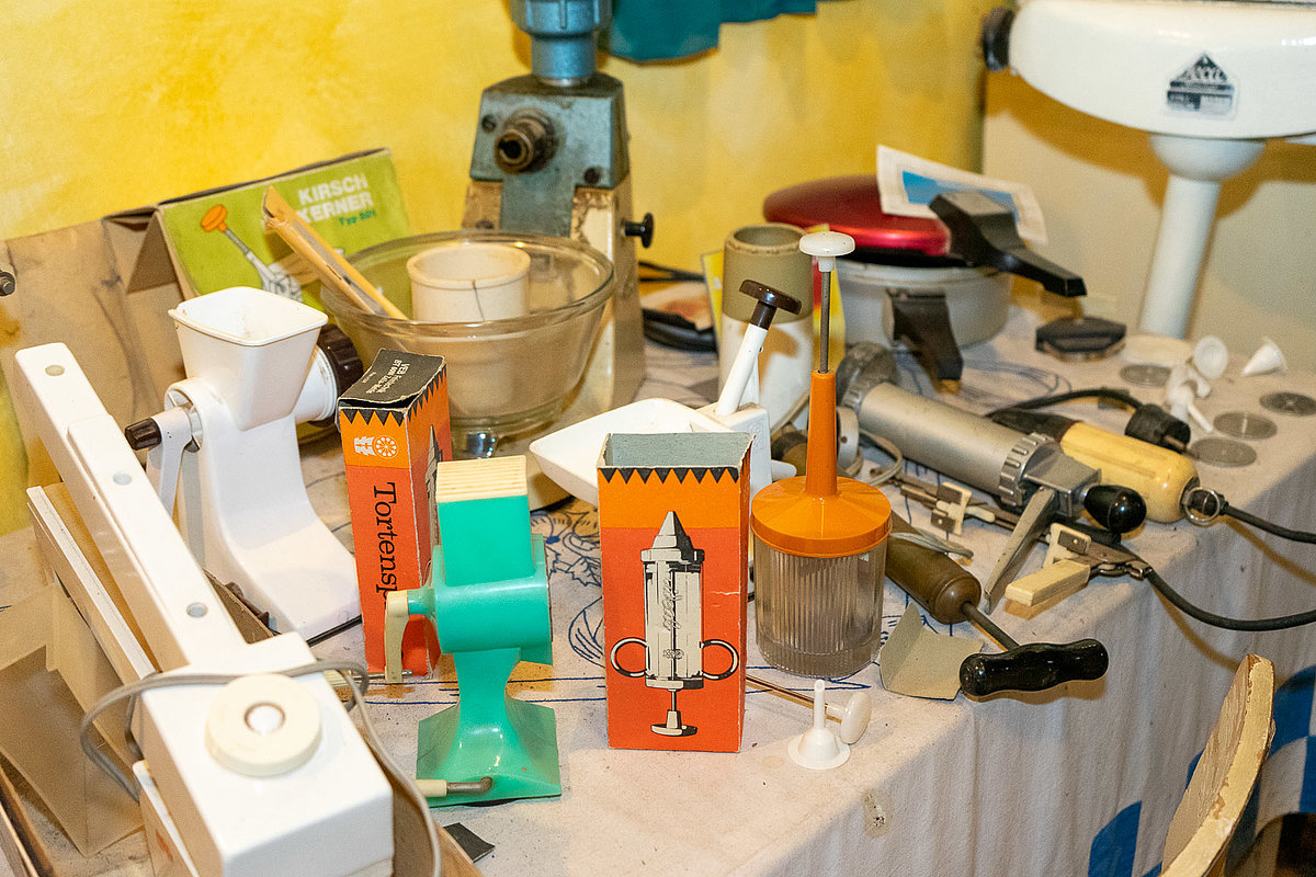 Verschiedenste historische Küchenutensilien