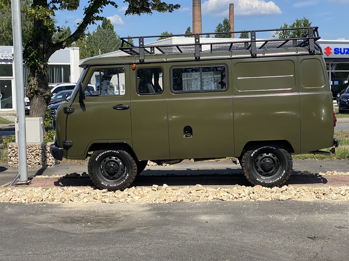 UAZ Geländebus 4x4 TROPHY