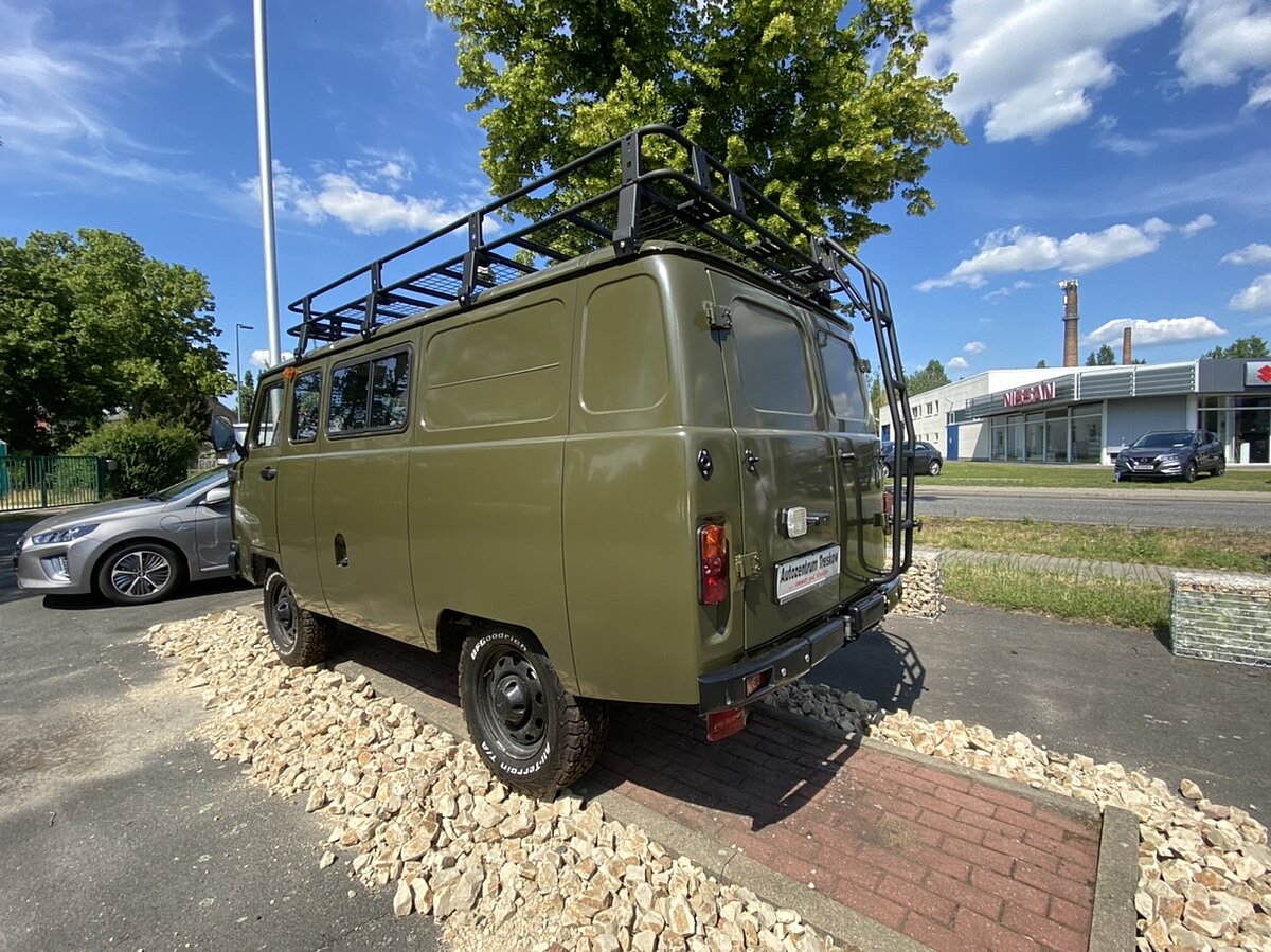 UAZ Geländebus 4x4 TROPHY