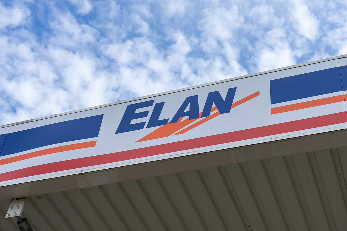 Tankstelle mit Waschanlage