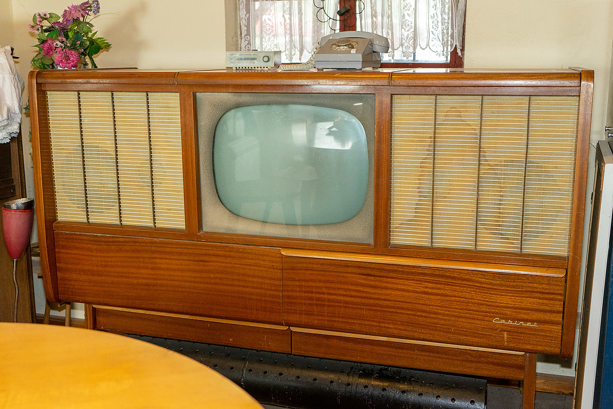 DDR Multifunktionsschrank