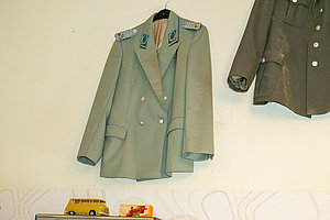verschiedene Uniformen NVA