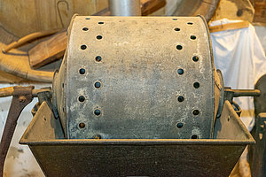 Kochhexe um 1935 mit Waschmaschine