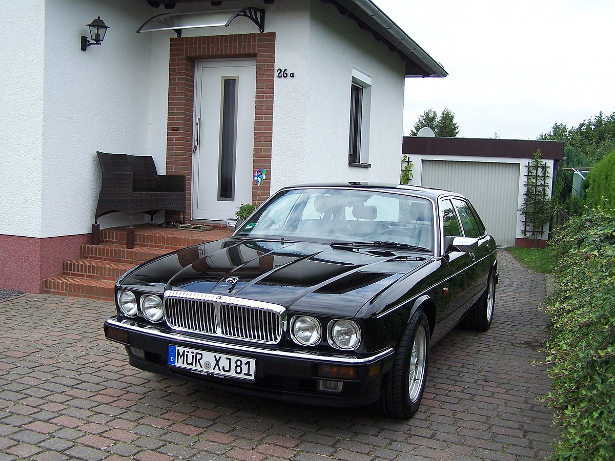 englisches Auto, Fast-Oldtimer, Jaguar XJ 81 Daimler Double Six