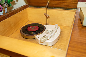 DDR Multifunktionsschrank