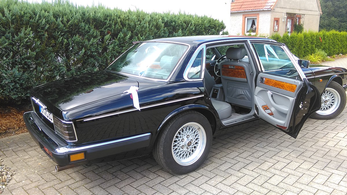 englisches Auto, Fast-Oldtimer, Jaguar XJ 81 Daimler Double Six