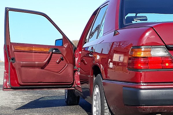 Mercedes-Benz 250D W124