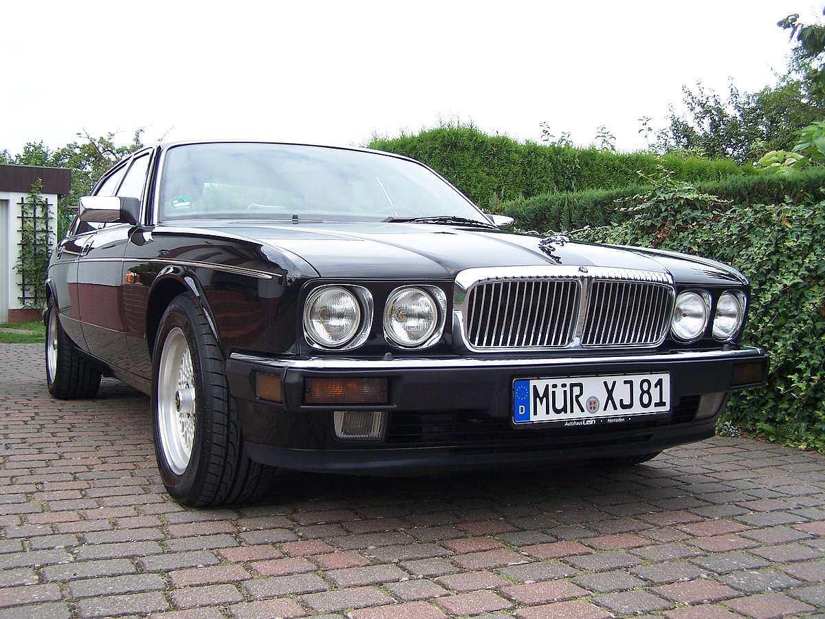 englisches Auto, Fast-Oldtimer, Jaguar XJ 81 Daimler Double Six